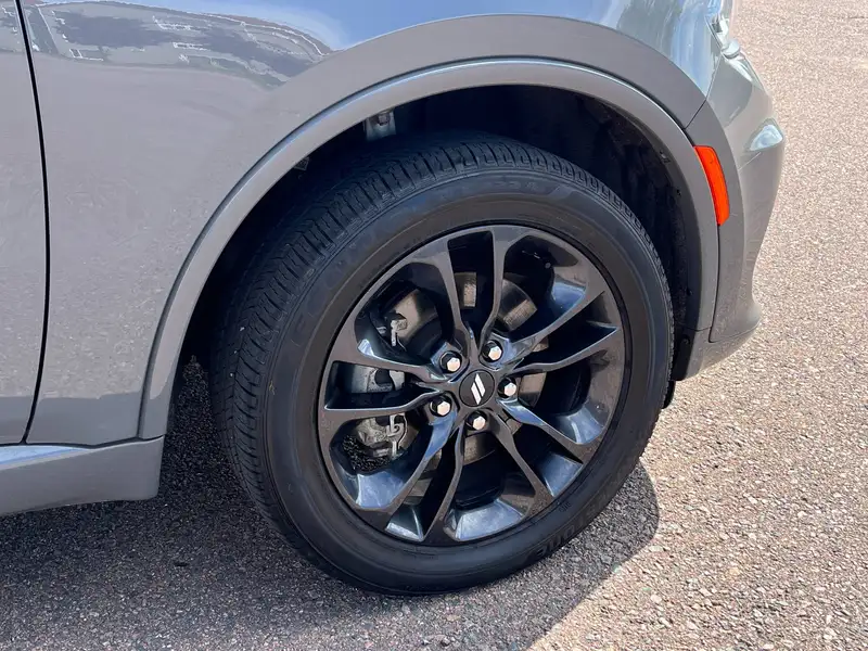 2026 Dodge Durango GT AWD, šedá, 11 000 km, dovoz Kanada — foto 4 z 12