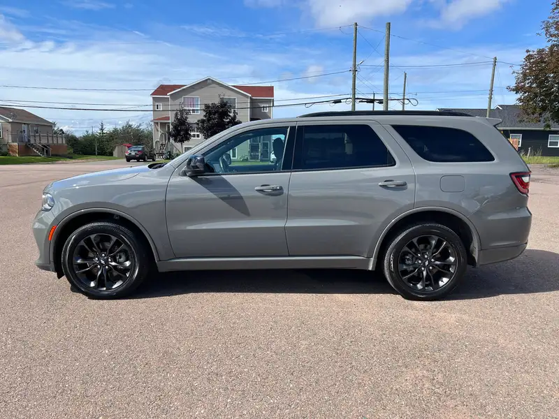 2026 Dodge Durango GT AWD, šedá, 11 000 km, dovoz Kanada — foto 9 z 12