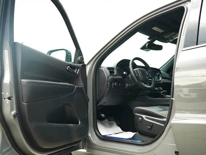 2026 Dodge Durango GT Plus, šedá, 50 km, dovoz Kanada — foto 9 z 12