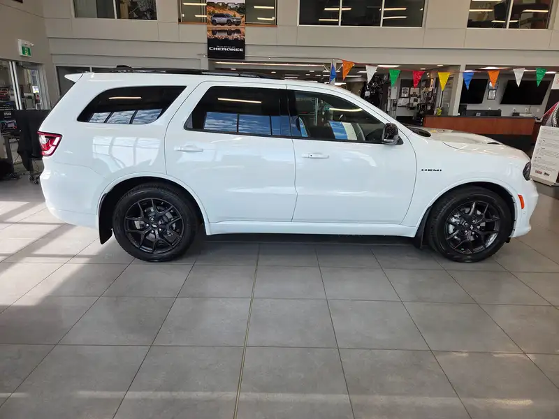 2026 Dodge Durango GT HEMI V8 Plus AWD, bílá, dovoz Kanada — foto 3 z 12