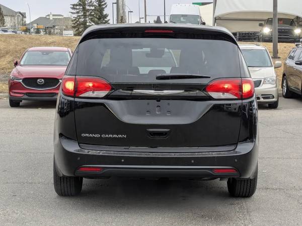 2026 Chrysler, bílá, dovoz Kanada — foto 5 z 12