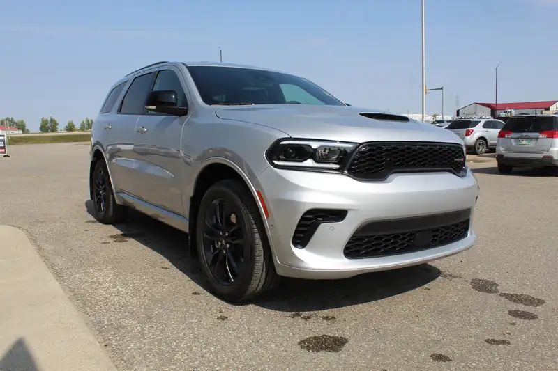 2025 Dodge Durango GT Plus | DEMO | LOW KMS | Silver, stříbrná, 2 749 km, dovoz Kanada — foto 3 z 12