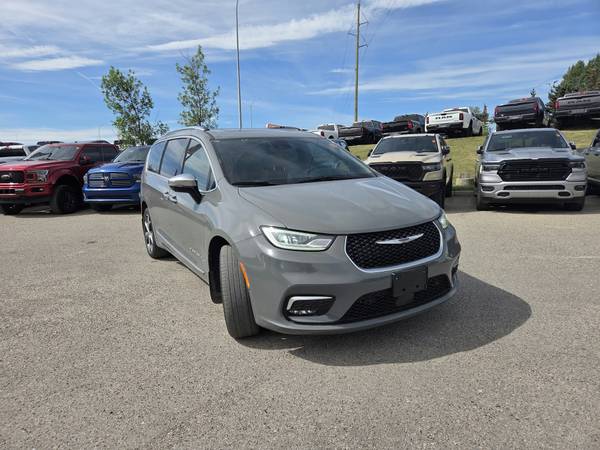 2023 Chrysler, dovoz Kanada — foto 3 z 12