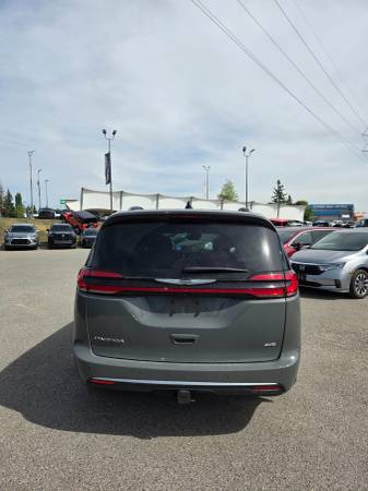 2023 Chrysler, dovoz Kanada — foto 5 z 12