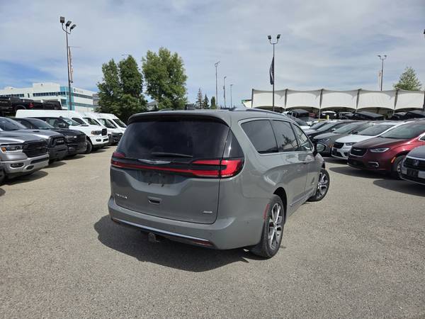 2023 Chrysler, dovoz Kanada — foto 7 z 12