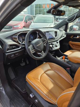 2023 Chrysler, dovoz Kanada — foto 8 z 12