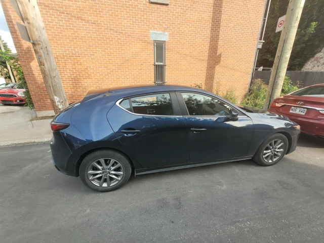 2024 Mazda 3, modrá, 38 360 km, dovoz Kanada — foto 2 z 2