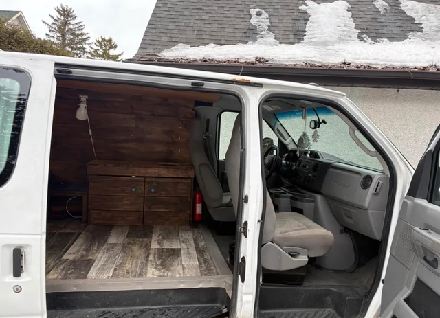 2014 Ford E-150, 205 000 km, dovoz Kanada — foto 2 z 5