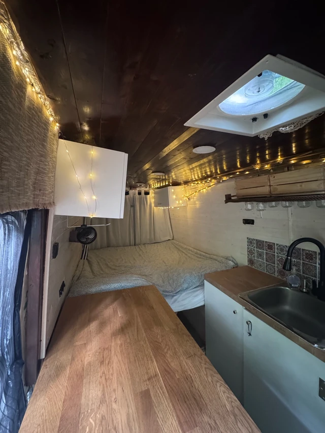 2016 Ford Transit Cargo, 241 665 km, dovoz Kanada — foto 2 z 5