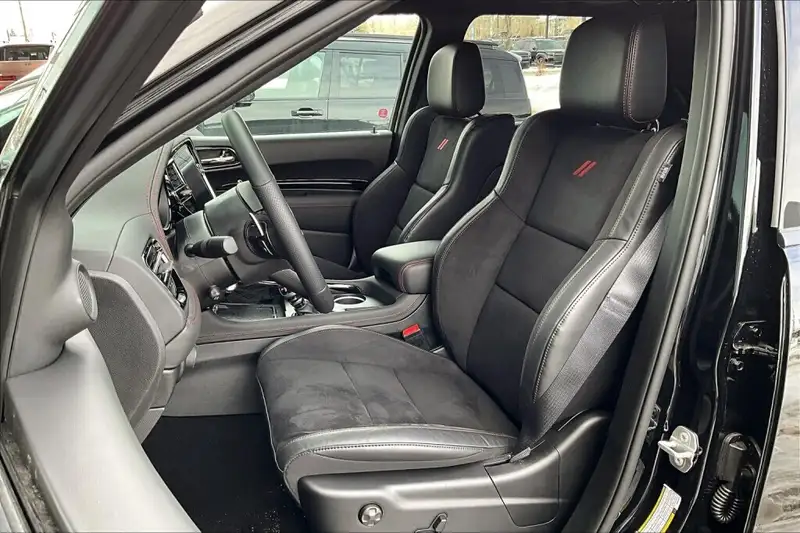 2025 Dodge Durango Gt Plus, černá, 10 188 km, dovoz Kanada — foto 9 z 12