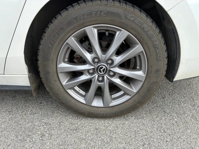 2021 Mazda 3, 25 000 km, dovoz Kanada — foto 3 z 4