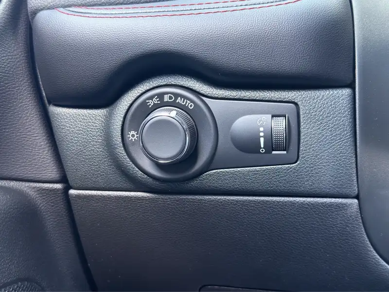 2026 Dodge Durango GT Plus, bílá, dovoz Kanada — foto 9 z 12