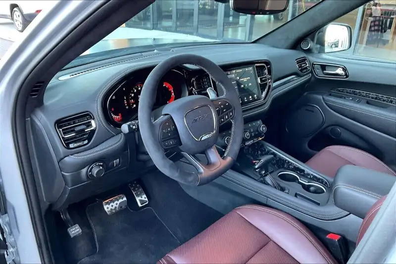 2025 Dodge Durango Srt Hellcat Silver Bullet, stříbrná, 69 km, dovoz Kanada — foto 7 z 12