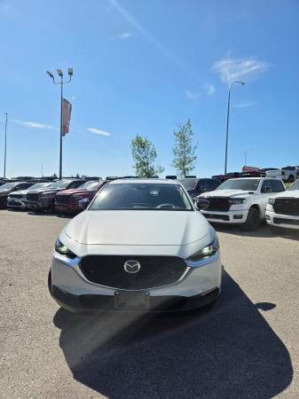 2024 Mazda, dovoz Kanada — foto 2 z 12