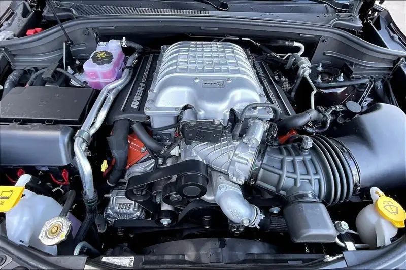 2025 Dodge Durango Srt Hellcat Brass Monkey, červená, 0 km, dovoz Kanada — foto 11 z 12