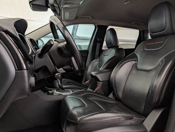 2017 Jeep, dovoz Kanada — foto 10 z 12