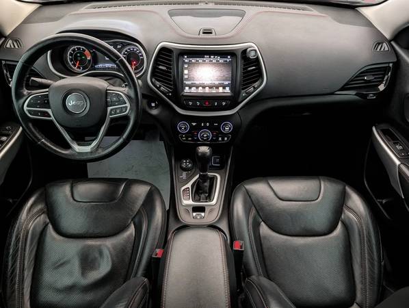 2017 Jeep, dovoz Kanada — foto 11 z 12