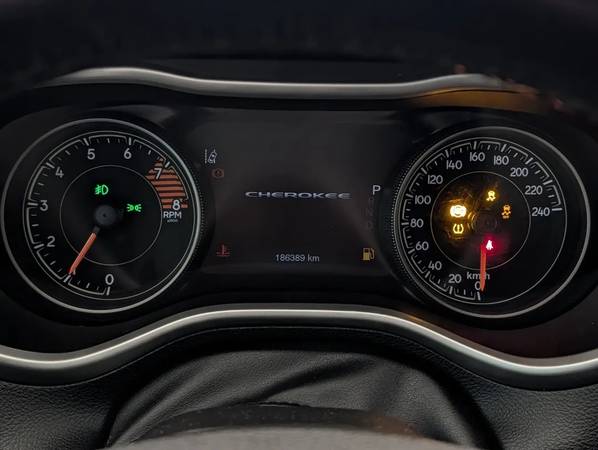 2017 Jeep, dovoz Kanada — foto 12 z 12