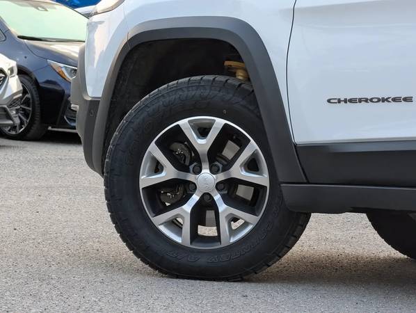 2017 Jeep, dovoz Kanada — foto 9 z 12