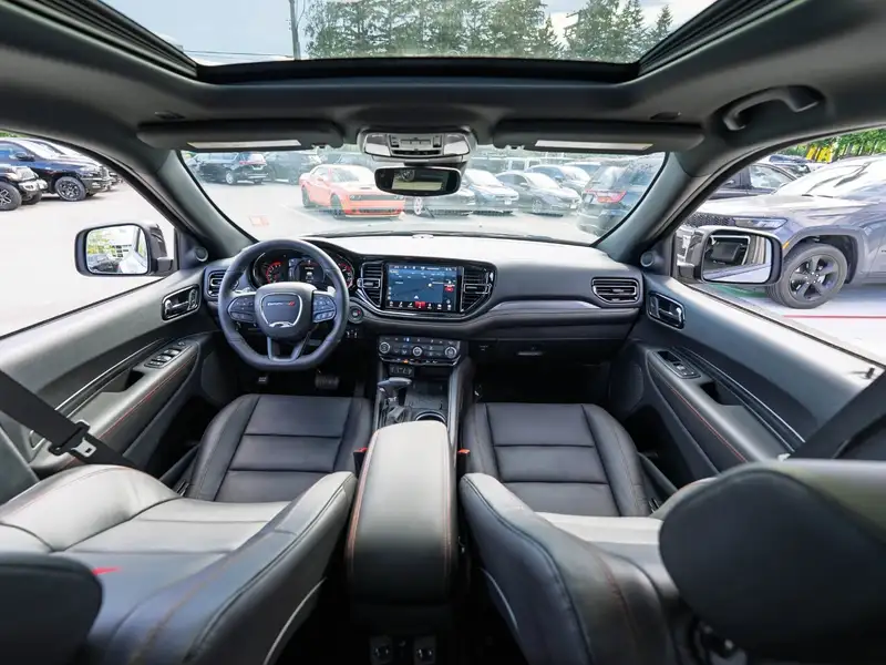 2026 Dodge Durango GT HEMI Plus, šedá, 13 km, dovoz Kanada — foto 10 z 12