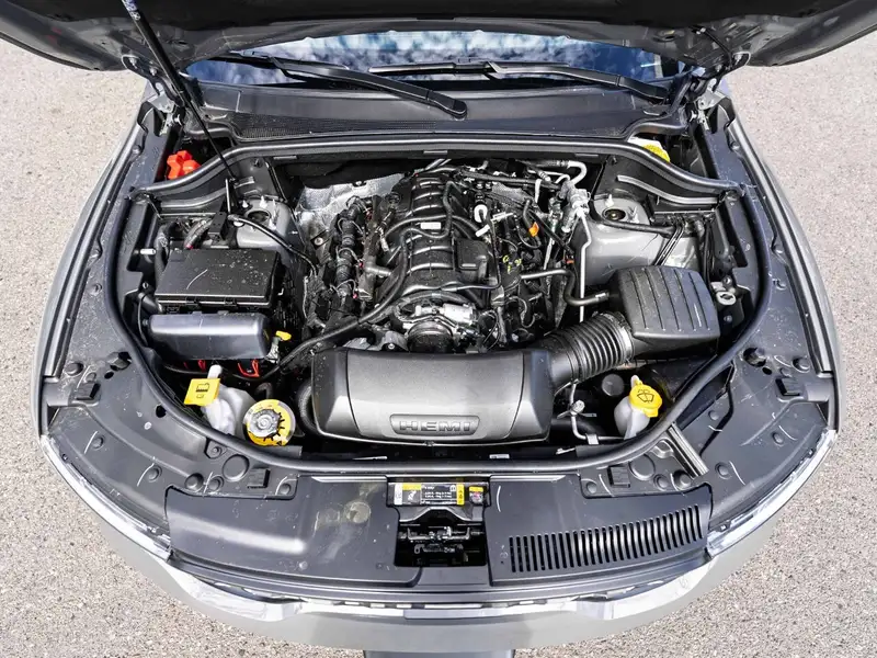 2026 Dodge Durango GT HEMI Plus, šedá, 13 km, dovoz Kanada — foto 7 z 12