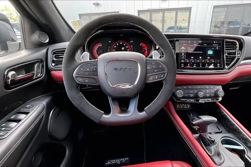 2026 Dodge Durango Srt Hellcat Jailbreak, bílá, 0 km, dovoz Kanada — foto 8 z 12