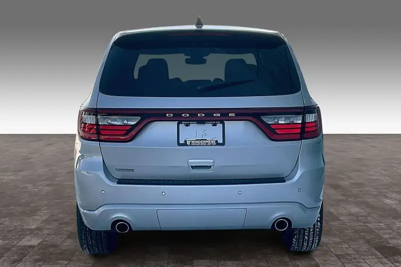 2026 Dodge Durango Sxt, stříbrná, 0 km, dovoz Kanada — foto 6 z 12