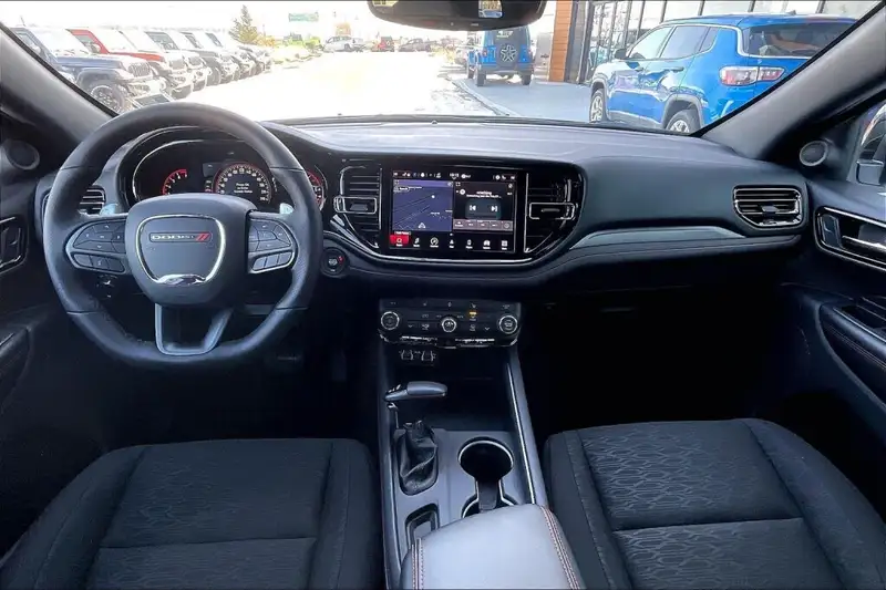 2026 Dodge Durango Sxt, stříbrná, 0 km, dovoz Kanada — foto 7 z 12