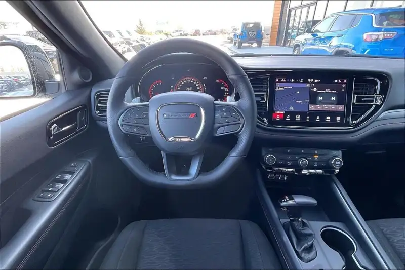 2026 Dodge Durango Sxt, stříbrná, 0 km, dovoz Kanada — foto 8 z 12