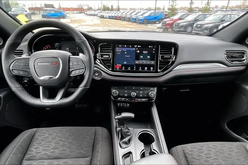 2026 Dodge Durango Sxt, bílá, 0 km, dovoz Kanada — foto 5 z 12