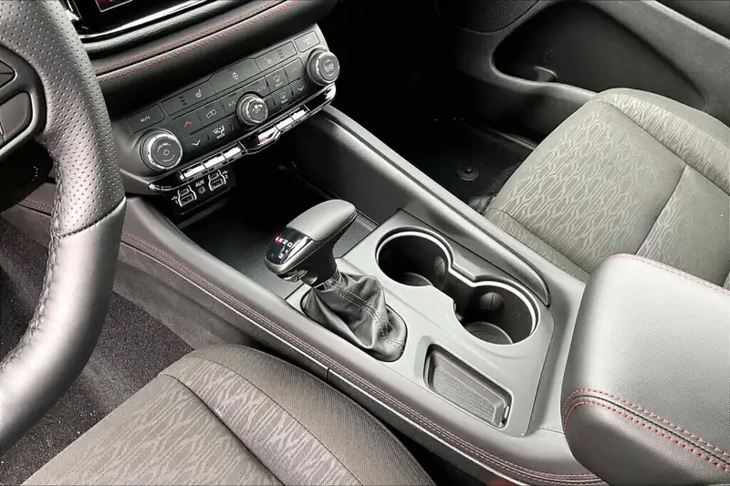 2026 Dodge Durango Sxt, bílá, 0 km, dovoz Kanada — foto 7 z 12