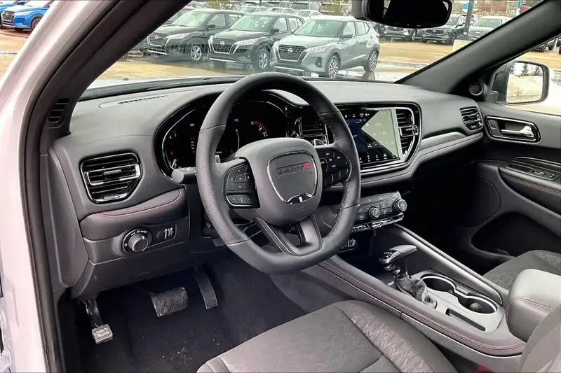 2026 Dodge Durango Sxt, bílá, 0 km, dovoz Kanada — foto 8 z 12