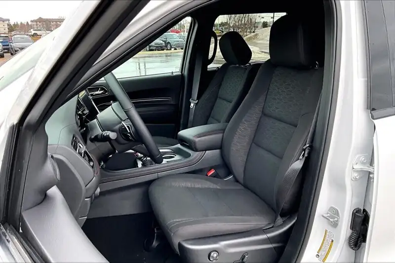 2026 Dodge Durango Sxt, bílá, 0 km, dovoz Kanada — foto 9 z 12