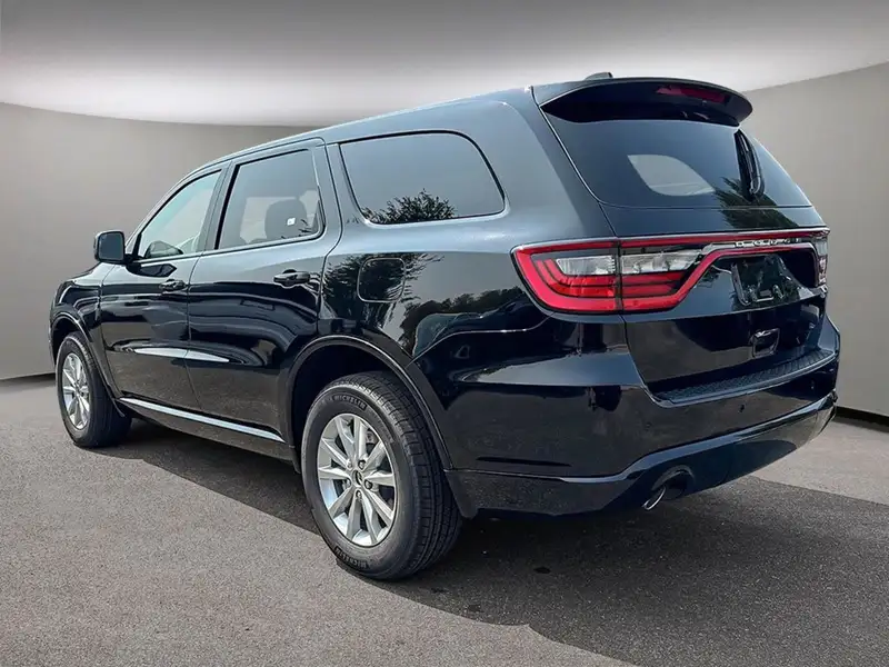 2026 Dodge Durango SXT, černá, dovoz Kanada — foto 4 z 12