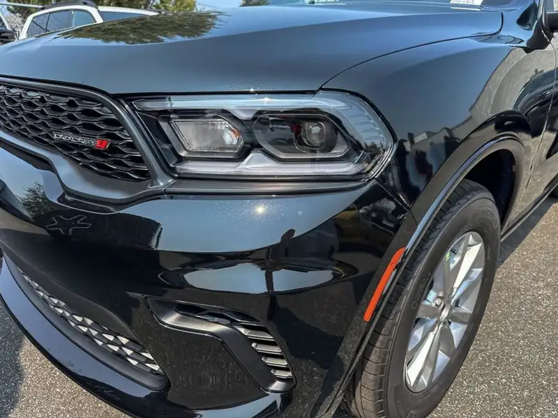 2026 Dodge Durango SXT, černá, dovoz Kanada — foto 8 z 12