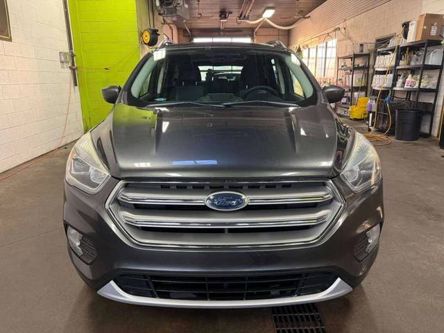 2017 Ford Escape SE, 124 770 km, dovoz Kanada — foto 2 z 5