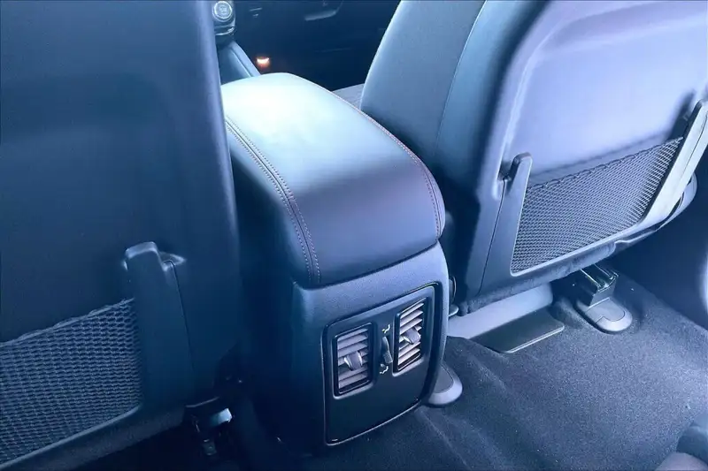 2026 Dodge Durango Sxt, šedá, 0 km, dovoz Kanada — foto 10 z 12