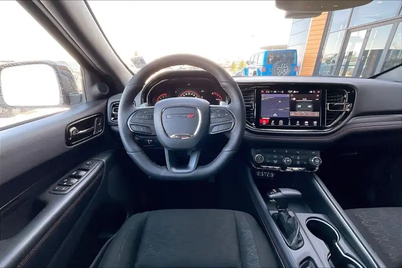 2026 Dodge Durango Sxt, šedá, 0 km, dovoz Kanada — foto 8 z 12