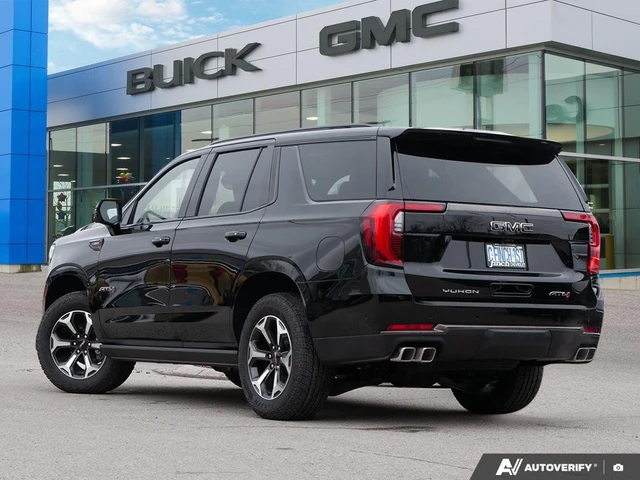 2026 GMC Yukon Elevation, bílá, 250 km, dovoz Kanada — foto 4 z 20