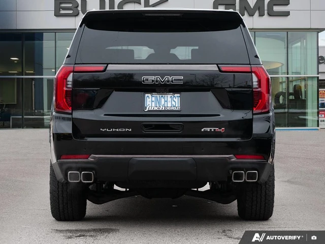 2026 GMC Yukon Elevation, bílá, 250 km, dovoz Kanada — foto 5 z 20