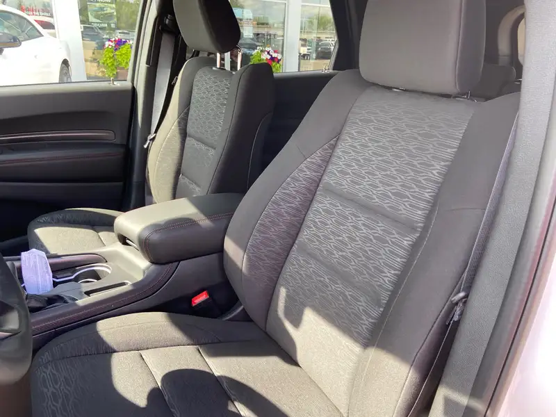 2026 Dodge Durango SXT, bílá, dovoz Kanada — foto 10 z 12