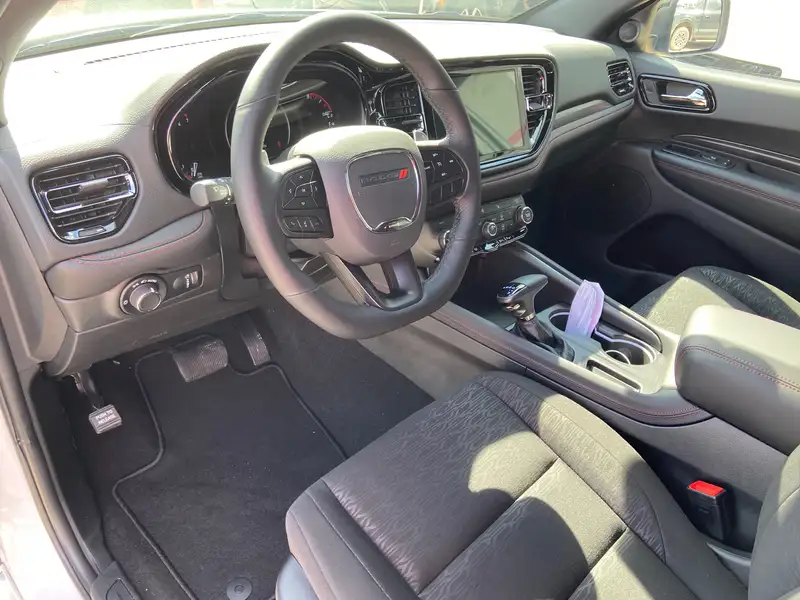 2026 Dodge Durango SXT, bílá, dovoz Kanada — foto 11 z 12