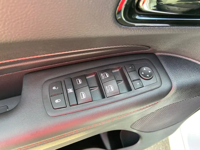 2026 Dodge Durango SXT, bílá, dovoz Kanada — foto 12 z 12