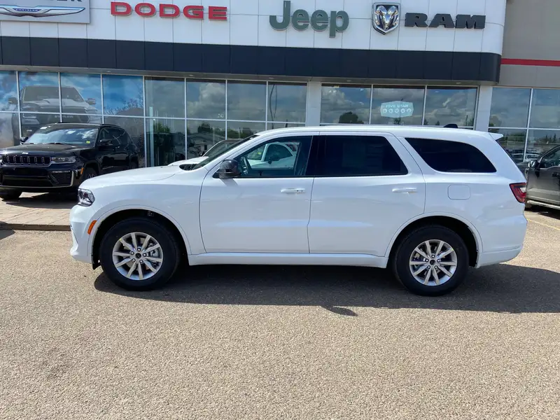 2026 Dodge Durango SXT, bílá, dovoz Kanada — foto 8 z 12