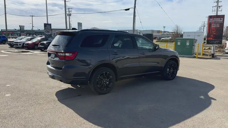 2026 Dodge Durango SXT, šedá, 19 km, dovoz Kanada — foto 5 z 12