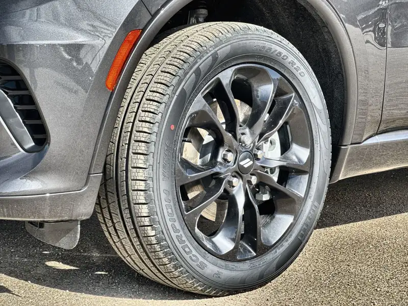 2026 Dodge Durango SXT, šedá, 19 km, dovoz Kanada — foto 6 z 12