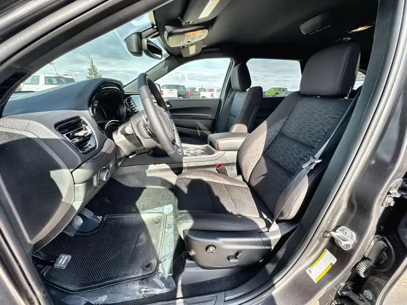 2026 Dodge Durango SXT, šedá, 19 km, dovoz Kanada — foto 7 z 12
