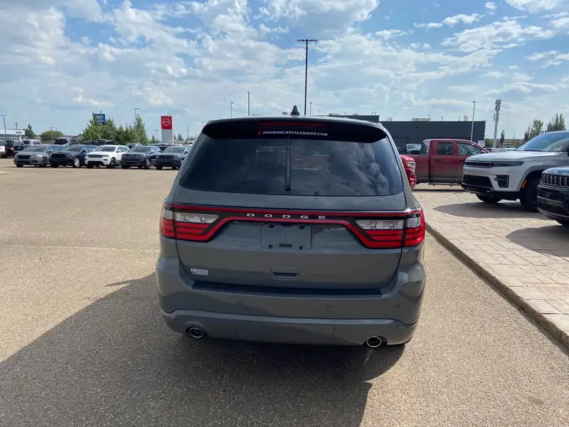 2026 Dodge Durango SXT, šedá, dovoz Kanada — foto 6 z 12