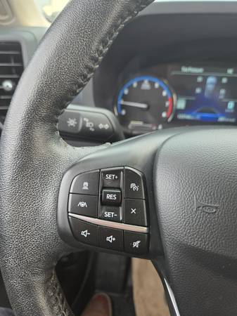 2021 Ford, dovoz Kanada — foto 12 z 12