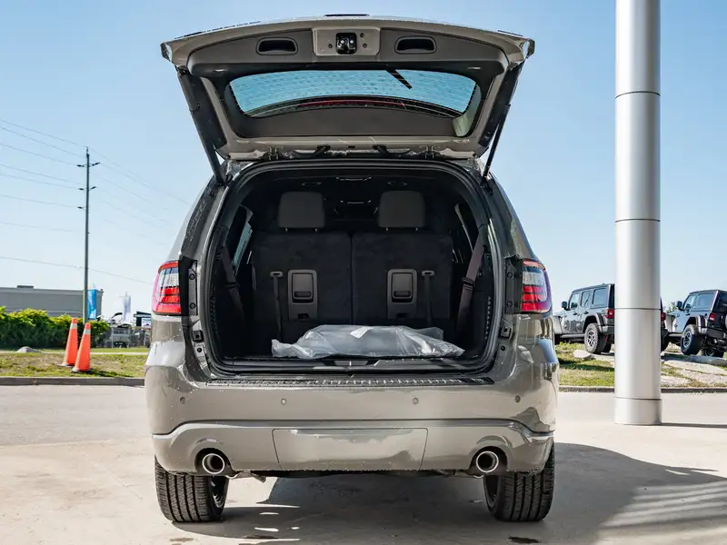 2026 Dodge Durango GT, šedá, dovoz Kanada — foto 8 z 12